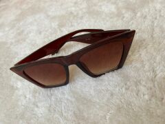 Kadın Krem Çerçeveli Siyah Lens Köşeli Cat Eye Güneş Gözlüğü uv400