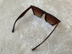 Kadın Krem Çerçeveli Siyah Lens Köşeli Cat Eye Güneş Gözlüğü uv400