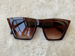 Kadın Krem Çerçeveli Siyah Lens Köşeli Cat Eye Güneş Gözlüğü uv400