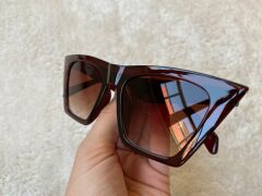 Kadın Krem Çerçeveli Siyah Lens Köşeli Cat Eye Güneş Gözlüğü uv400