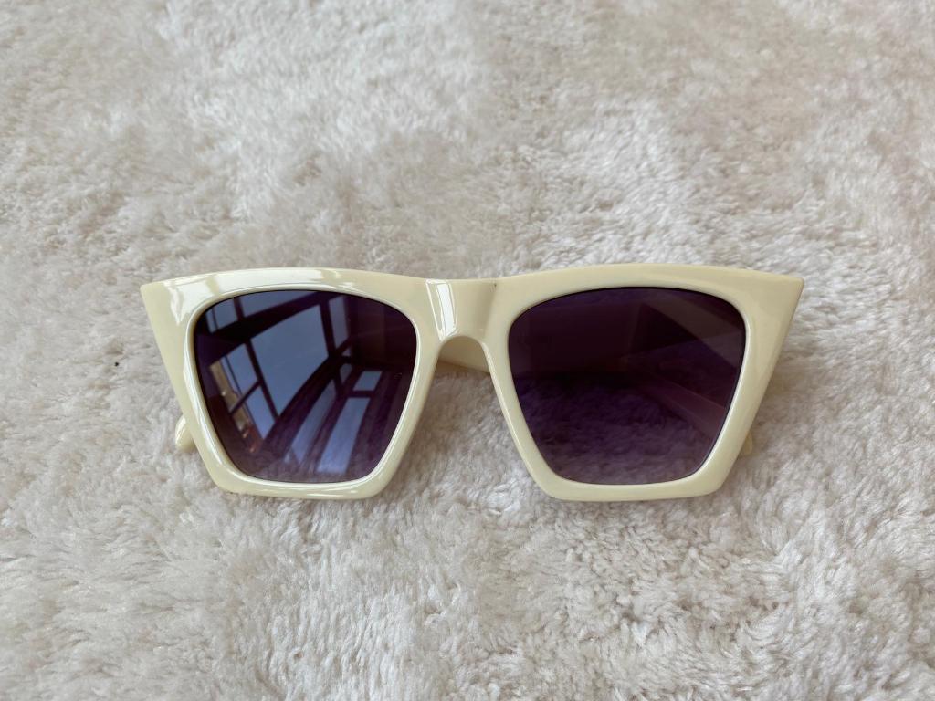 Kadın Krem Çerçeveli Siyah Lens Köşeli Cat Eye Güneş Gözlüğü uv400 KREM