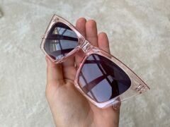Kadın Krem Çerçeveli Siyah Lens Köşeli Cat Eye Güneş Gözlüğü uv400 PUDRA