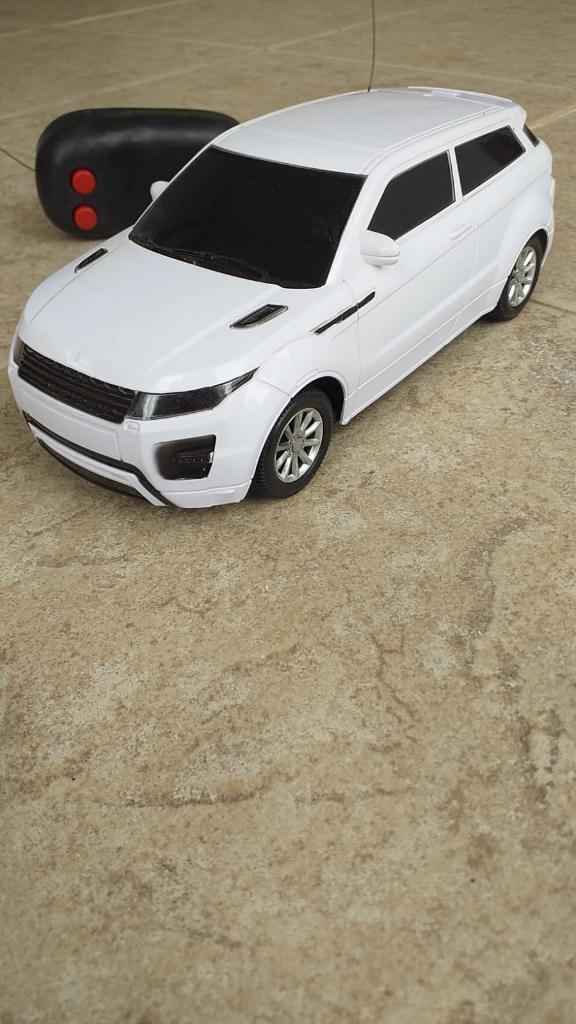 Plastik Tekli Range Rover 2 Fonksiyonlu İleri Geri Pilli Uzaktan Kumandalı Oyuncakları Araba BEYAZ