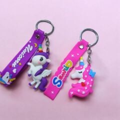 DZC KUZENLER AVM PONY Karikatür Anime Figür PVC Bebek Anahtarlık Çanta Anahtarlık Süsü 2 adet