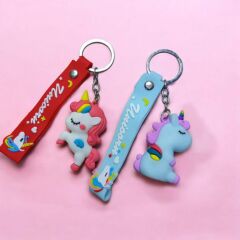 DZC KUZENLER AVM PONY Karikatür Anime Figür PVC Bebek Anahtarlık Çanta Anahtarlık Süsü 2 adet