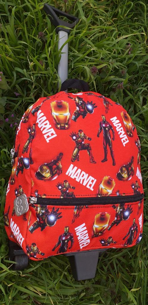 Marvel demiradam kırmızı çekçekli günlük ve anaokulu çantası