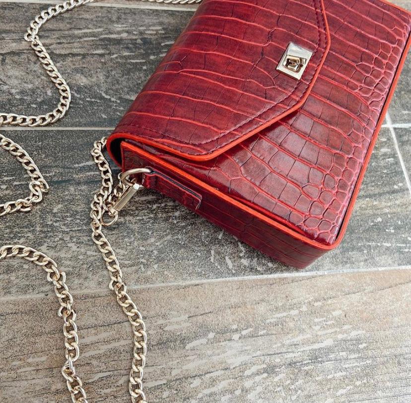 Bordo Kroko Desen Kutu Model Zincirli Omuz Çanta