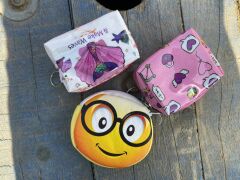 DZC KUZENLER AVM Pembe Sarı Gözlük Emojili Kız Çocuk Cüzdan
