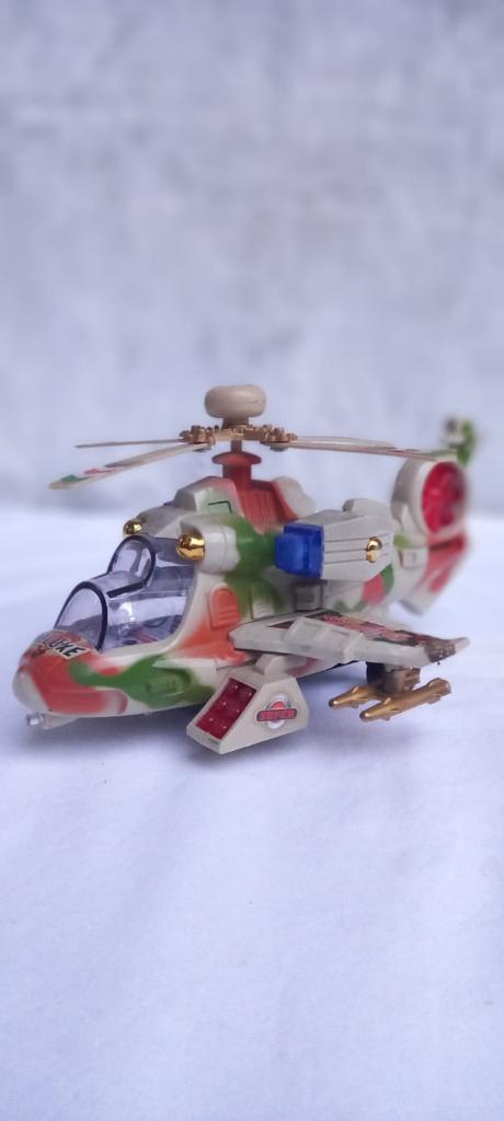 Işıklı sesli etrafında dönebilen kamuflaj Askeri Helikopter